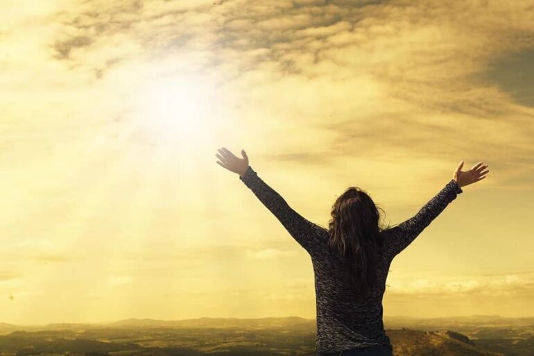 10 Uplifting Bible Verses About God Seeing Us